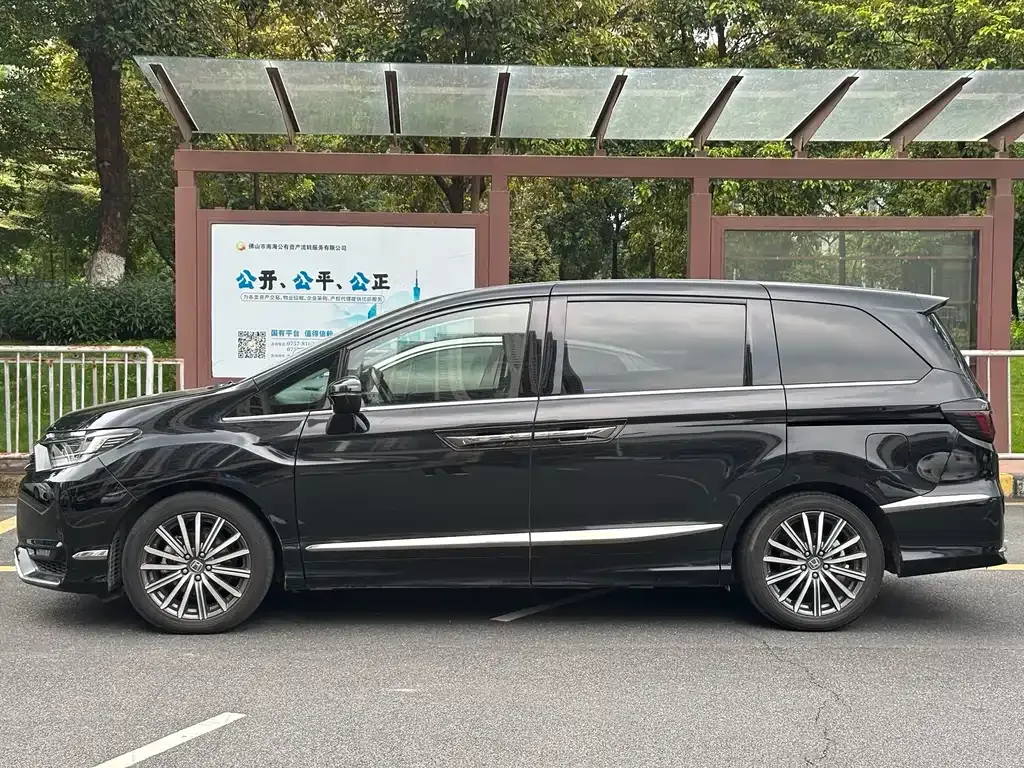 Honda Elysion 2022 из CN, фото 4