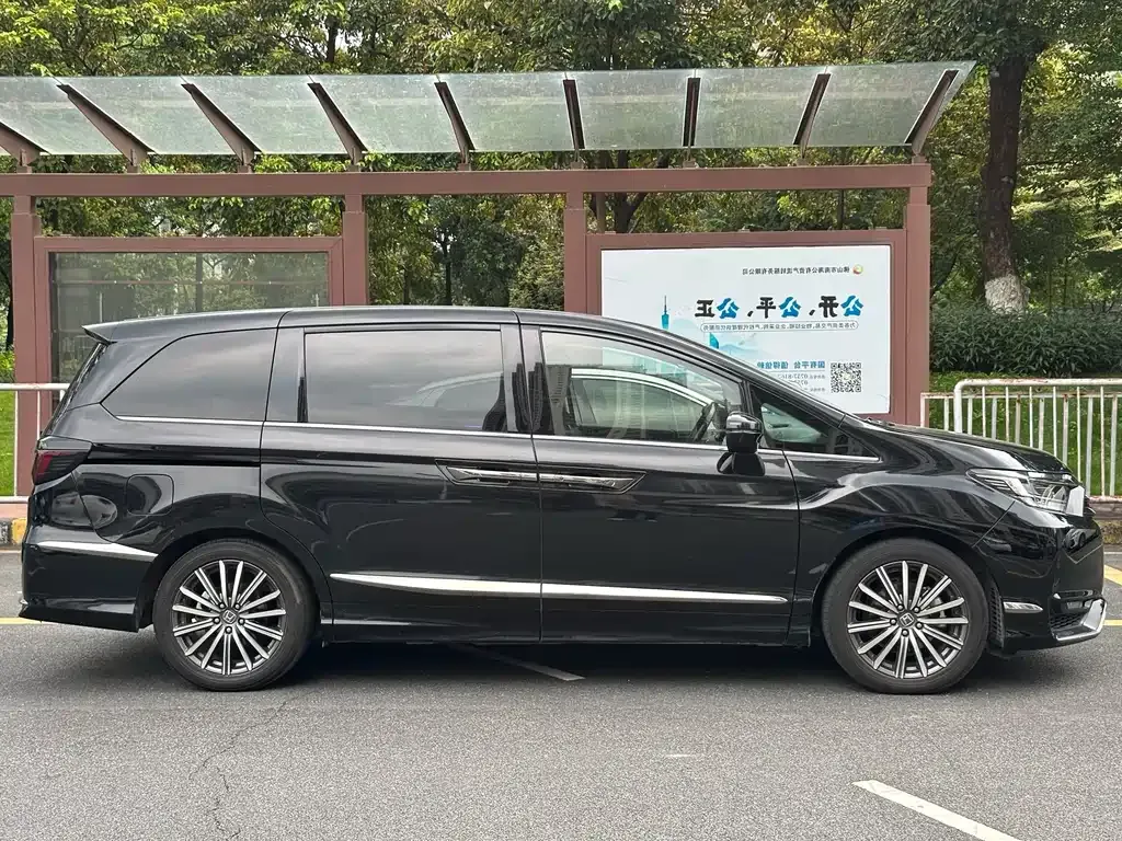 Honda Elysion 2022 из CN, фото 5