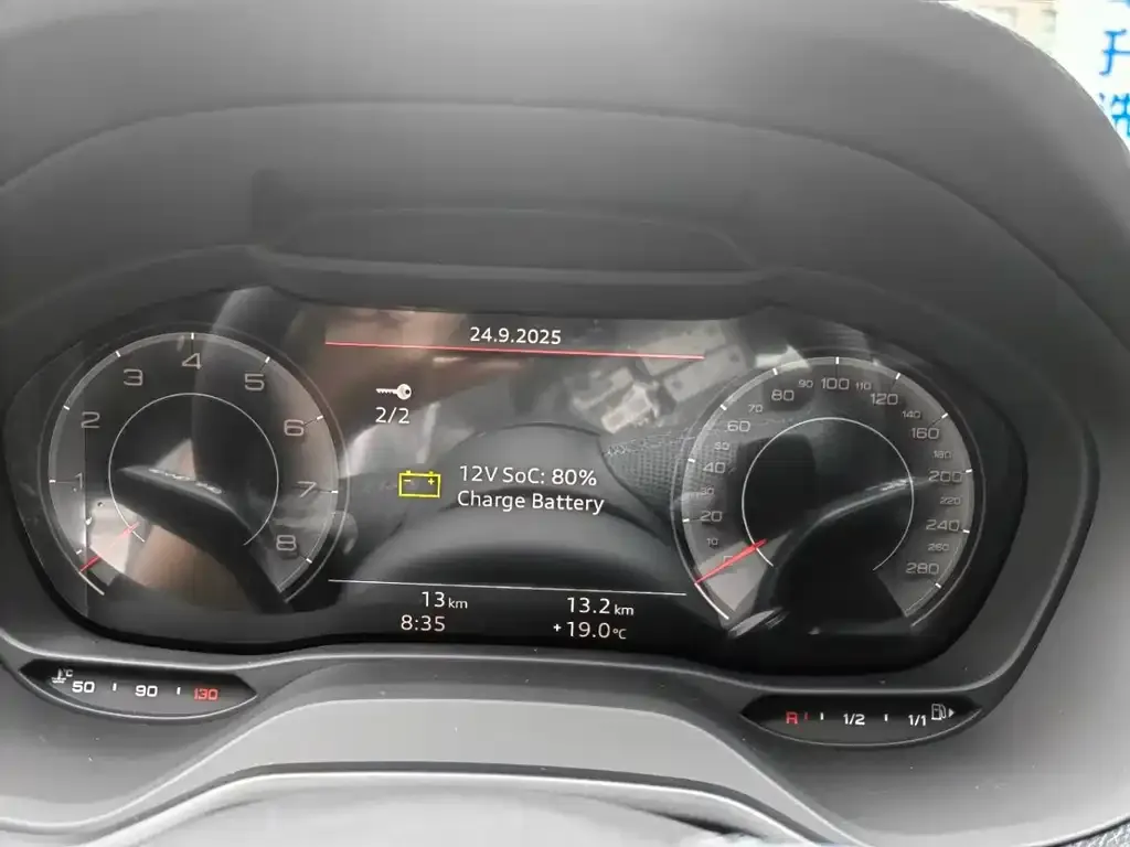 Audi Q2L 2025 из CN, фото 2