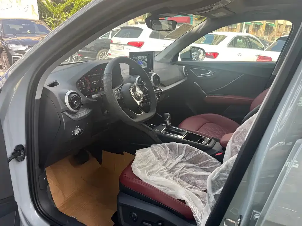 Audi Q2L 2025 из CN, фото 4