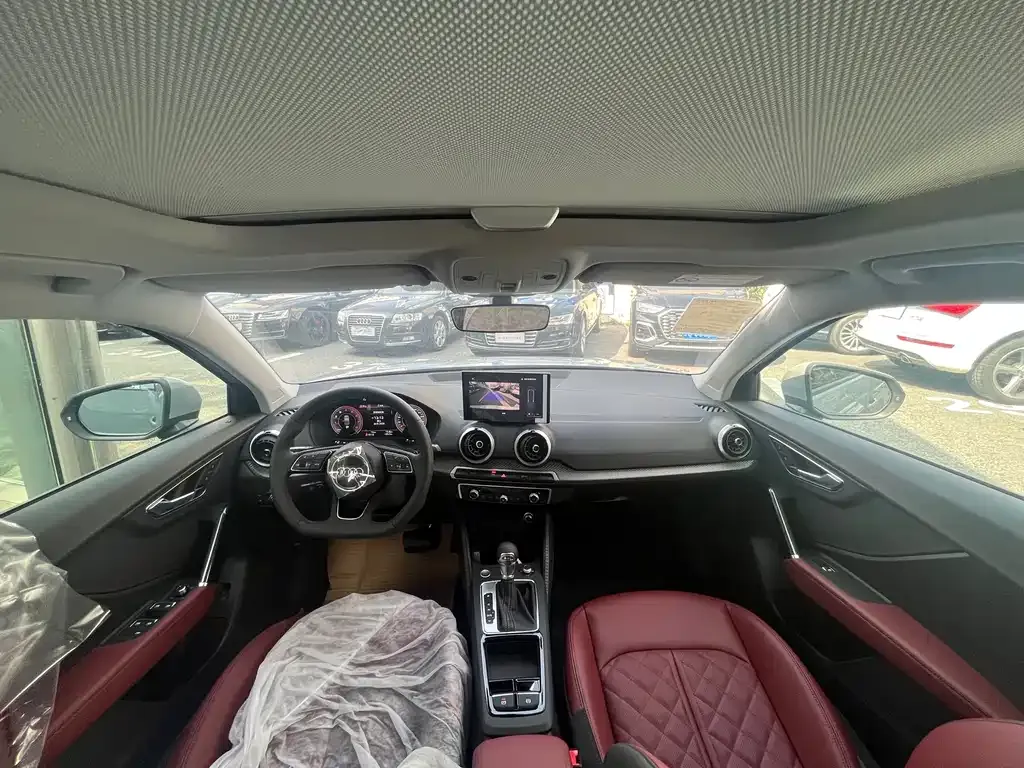 Audi Q2L 2025 из CN, фото 5