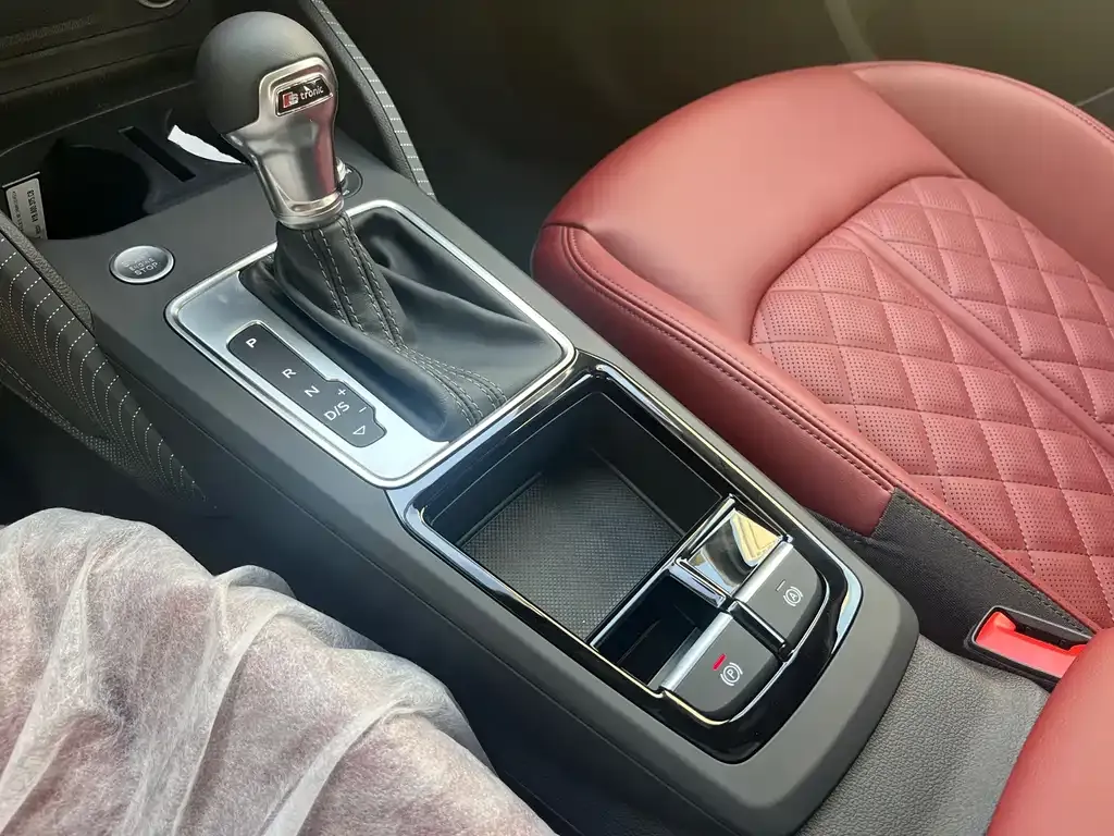 Audi Q2L 2025 из CN, фото 8