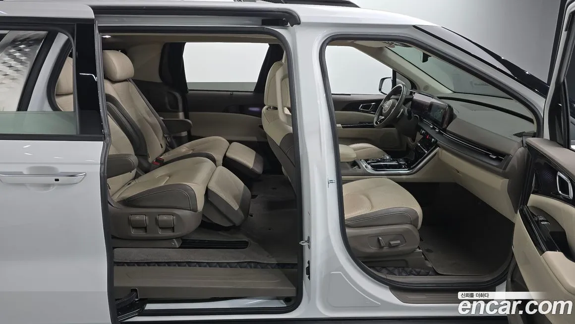 Kia Carnival — фото 10