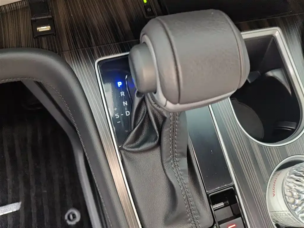 Toyota Granvia 2024 из CN, фото 7