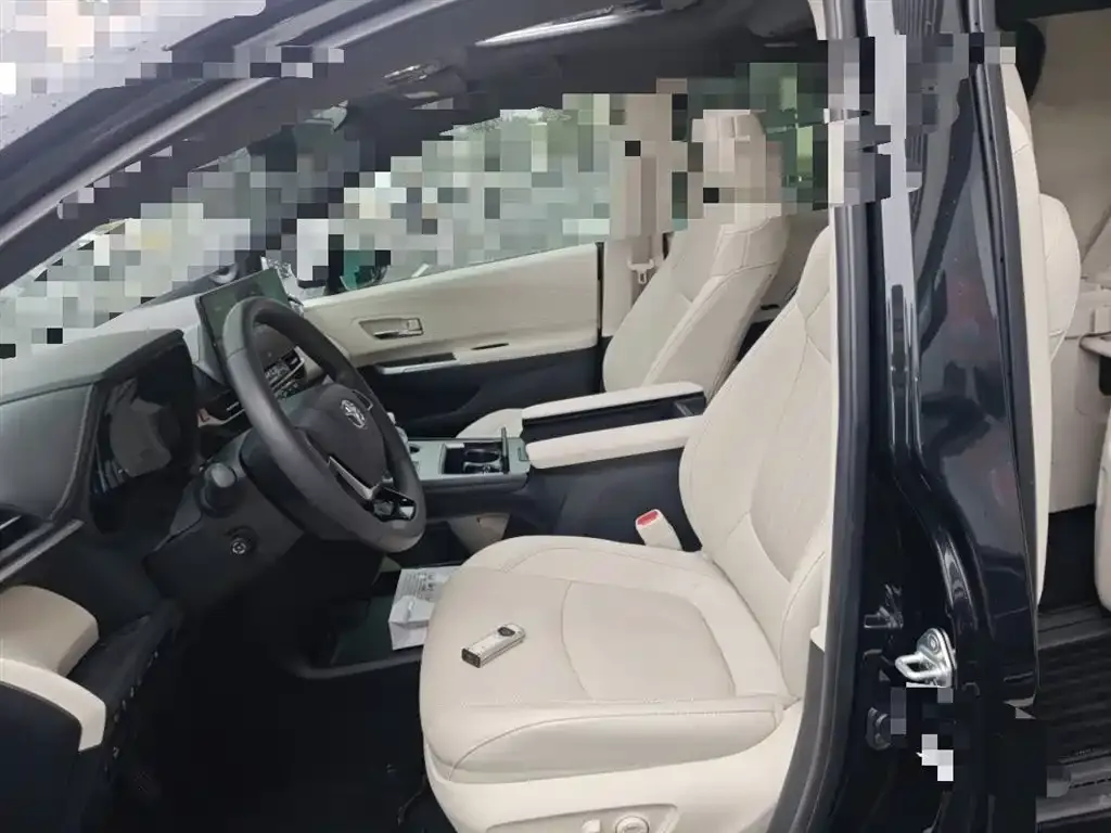 Toyota Granvia 2024 из CN, фото 8