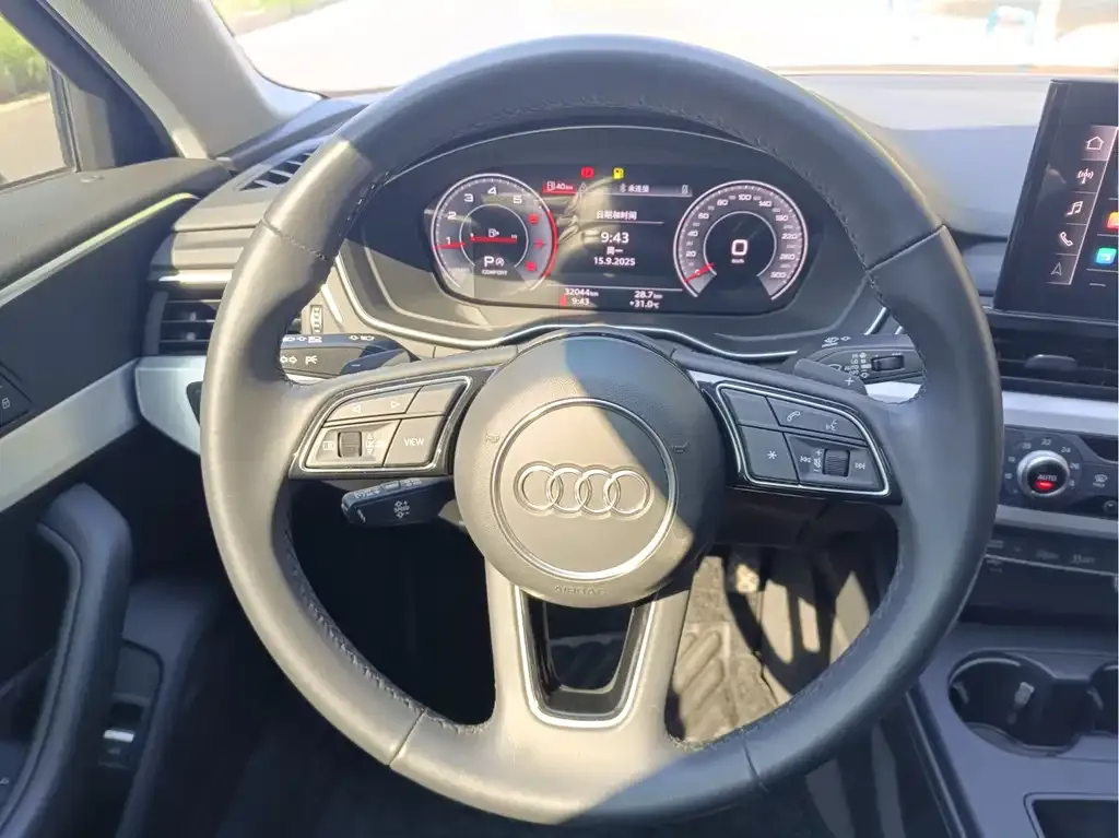 Audi A4L 2023 из CN, фото 10