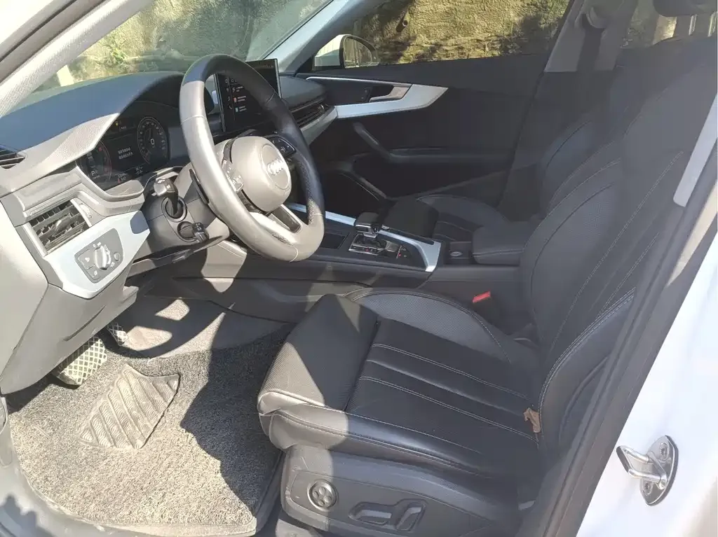 Audi A4L 2023 из CN, фото 7