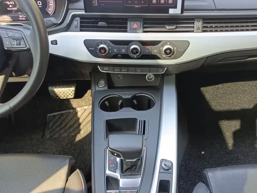 Audi A4L 2023 из CN, фото 9