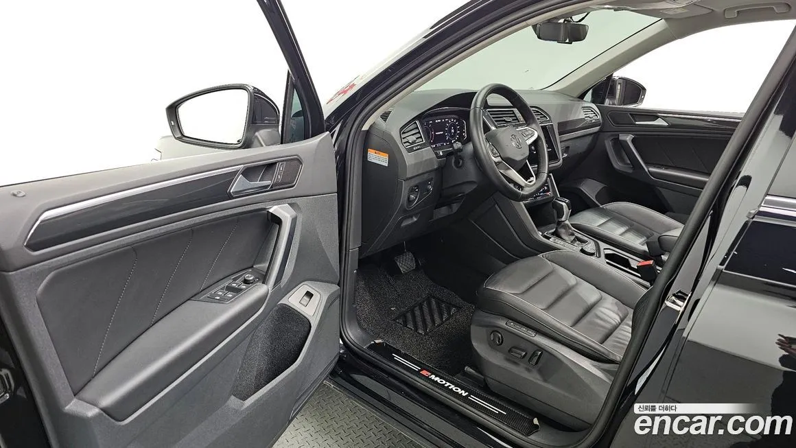 Volkswagen Tiguan — фото 10