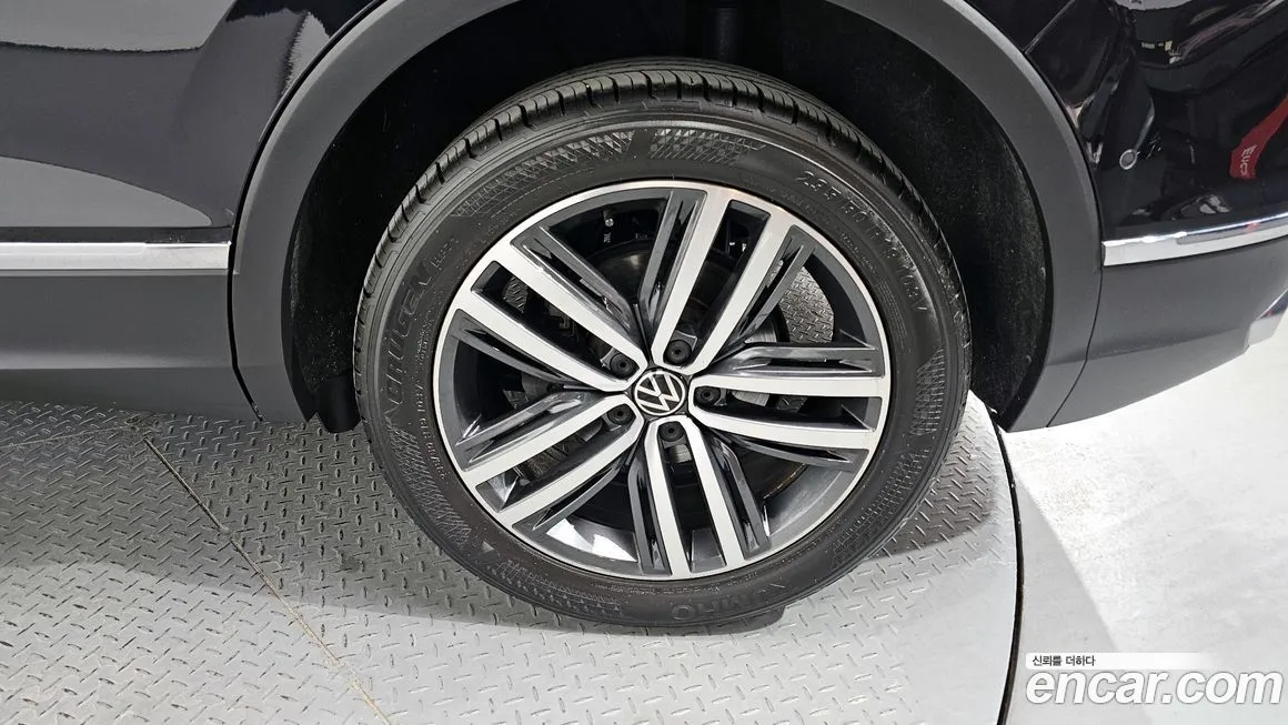 Volkswagen Tiguan — фото 5