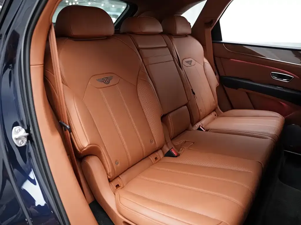 Bentley Bentayga 2024 из CN, фото 9