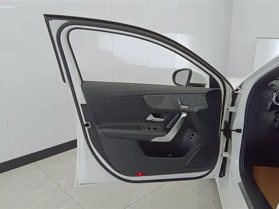 Mercedes-Benz A-Class 2023 из CN, фото 7