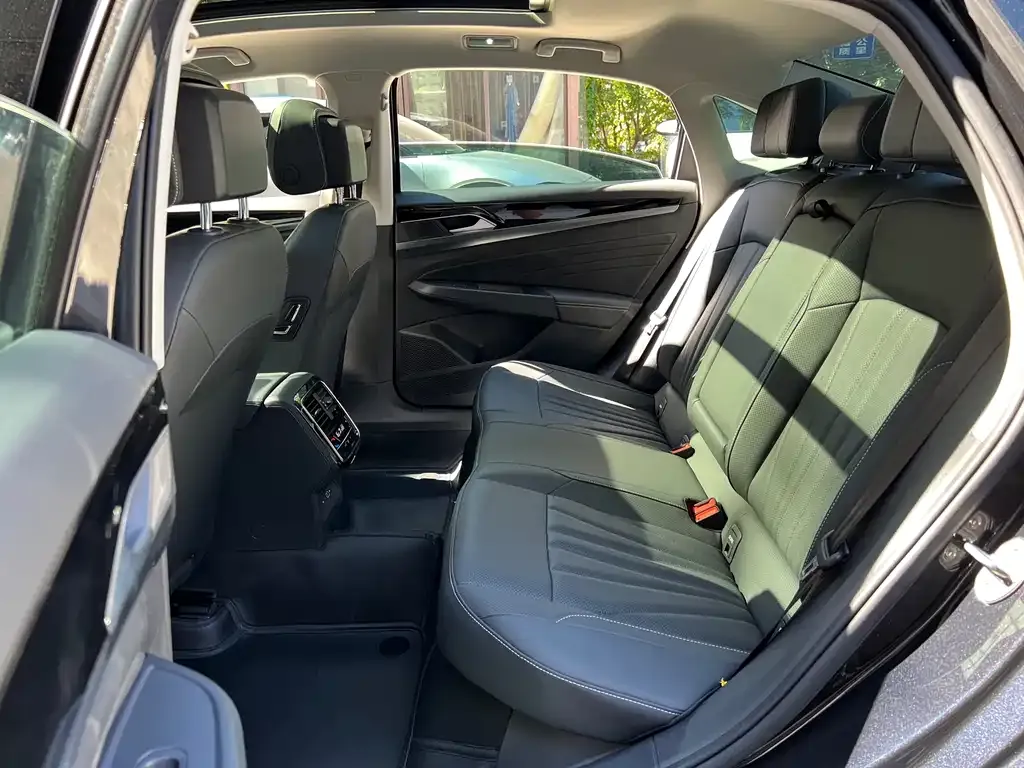 Volkswagen Passat 2025 из CN, фото 10