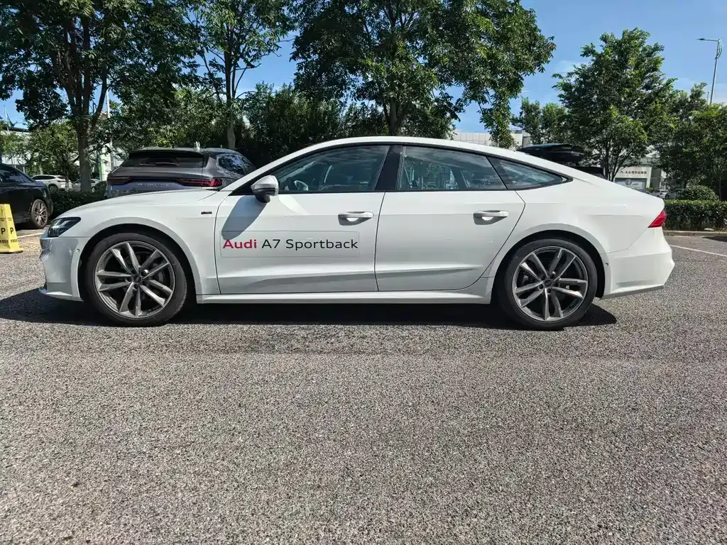 Audi A7 2024 из CN, фото 6