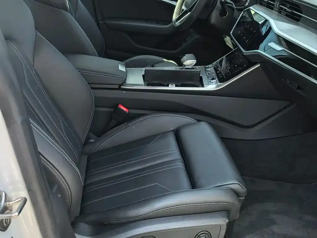 Audi A7 2024 из CN, фото 8