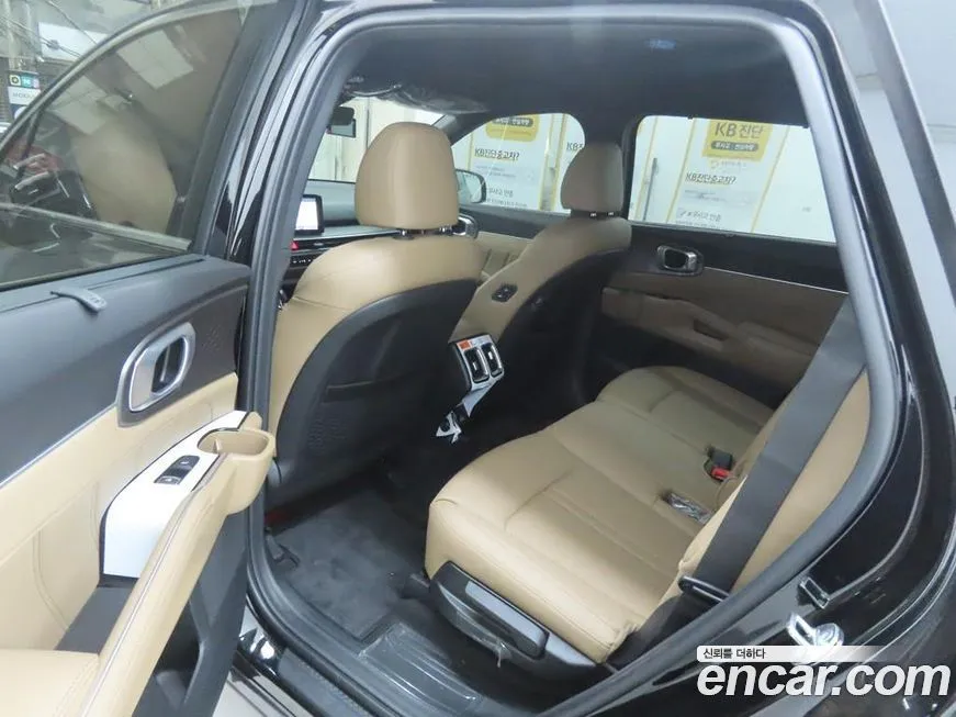 Kia Sorento — фото 6
