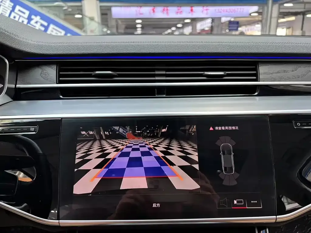 Audi A8 — фото 10