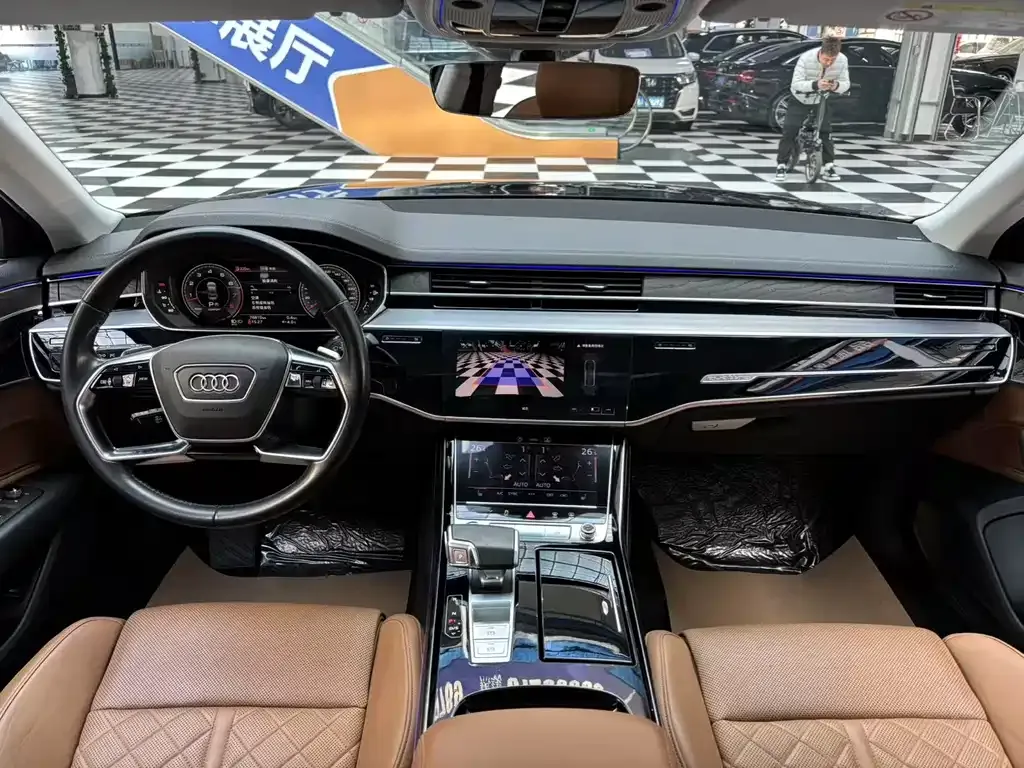 Audi A8 — фото 9