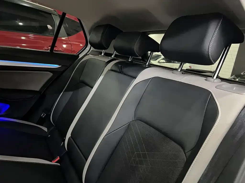 Volkswagen Golf 2021 из CN, фото 8