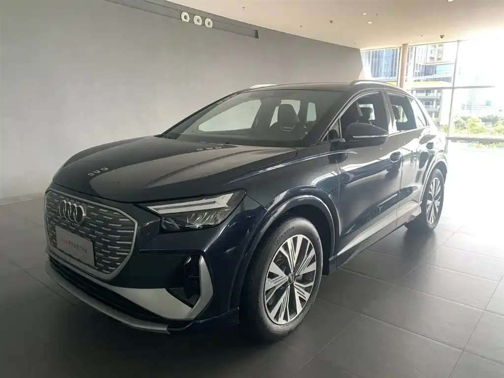 Audi Q4 e-tron — фото 1
