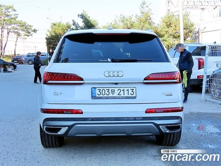Audi Q7 2021 из KR, фото 4