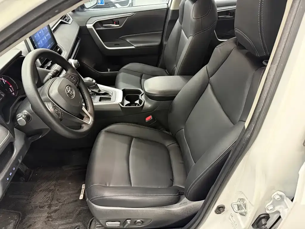 Toyota RAV4 2021 из CN, фото 8