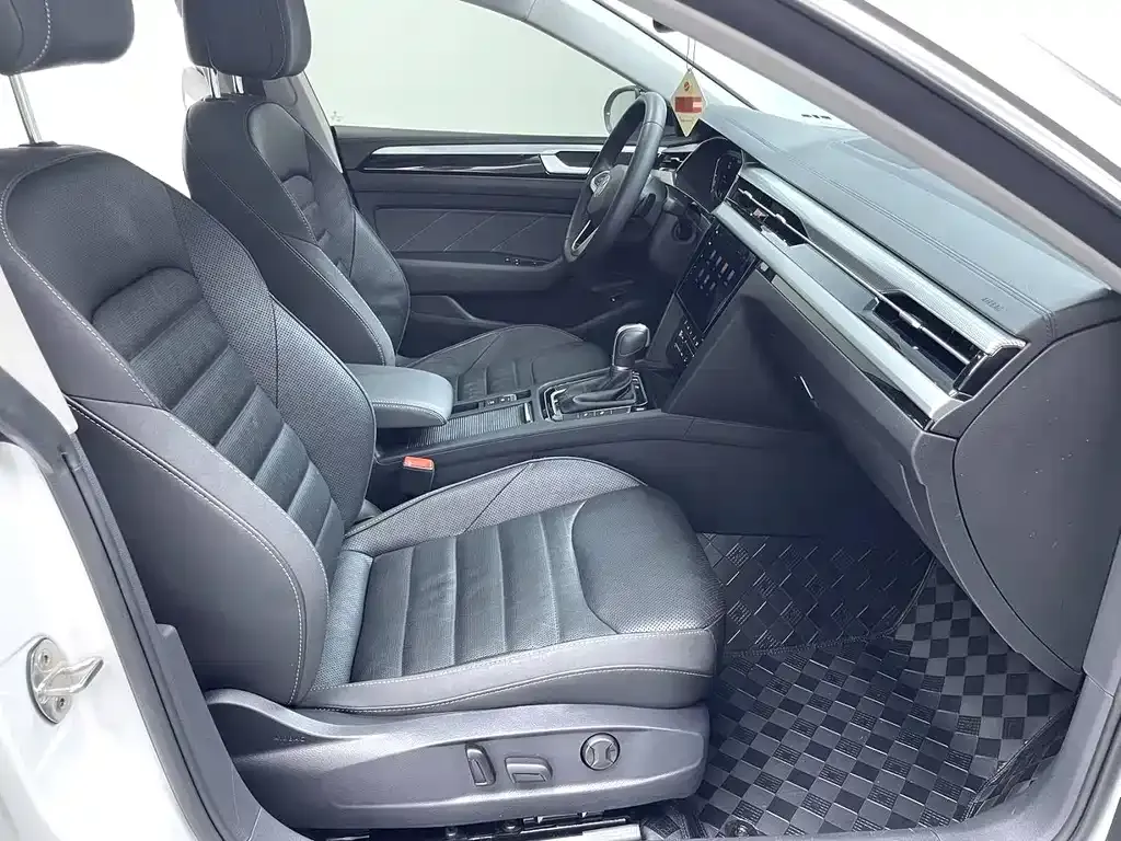 Volkswagen CC 2023 из CN, фото 10