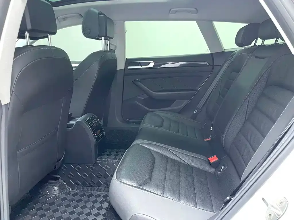 Volkswagen CC 2023 из CN, фото 7