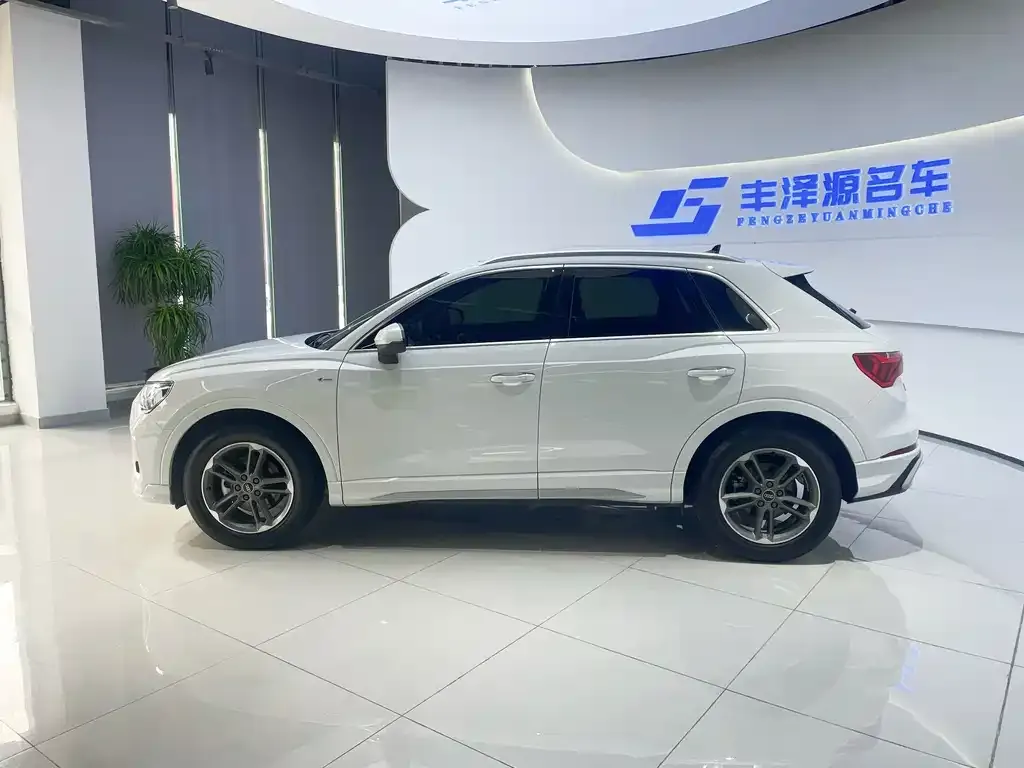 Audi Q3 2023 из CN, фото 3