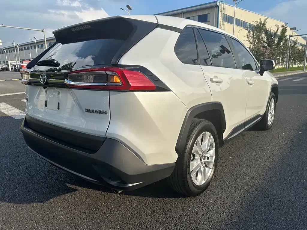 Toyota Wildlander 2023 из CN, фото 4