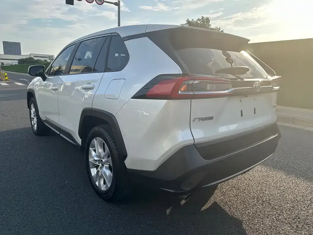 Toyota Wildlander 2023 из CN, фото 6