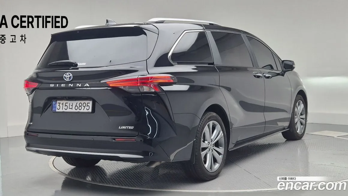 Toyota Sienna — фото 2