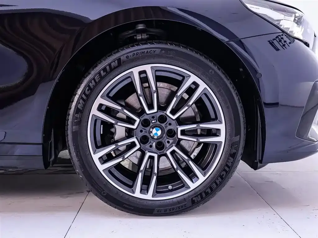 BMW 5 Series 2025 из CN, фото 6