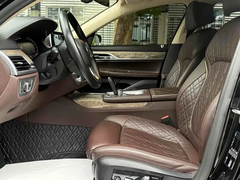 BMW 7 Series 2021 из CN, фото 10