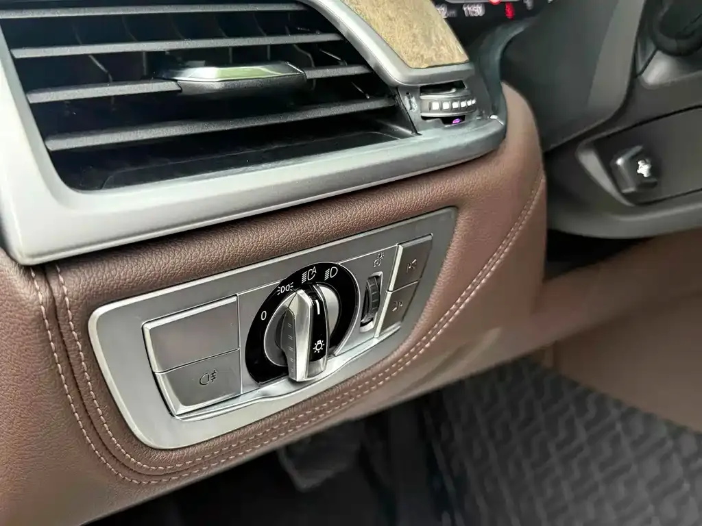 BMW 7 Series 2021 из CN, фото 3