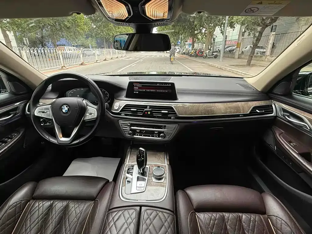 BMW 7 Series 2021 из CN, фото 5