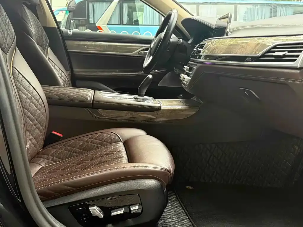 BMW 7 Series 2021 из CN, фото 7