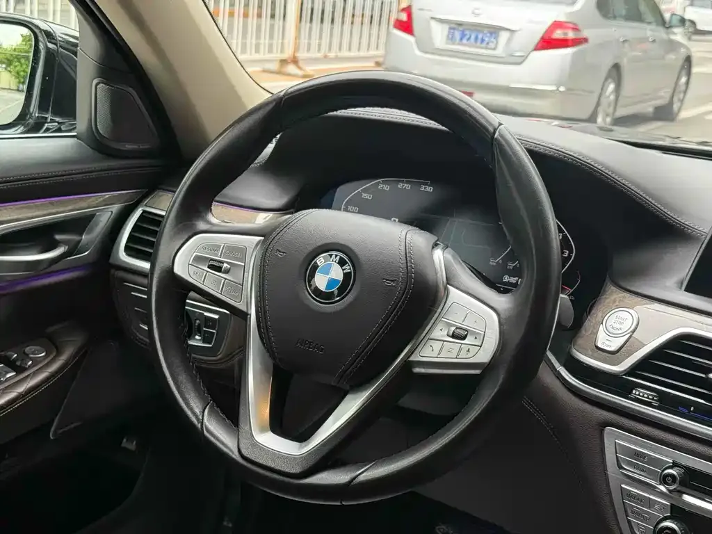 BMW 7 Series 2021 из CN, фото 8