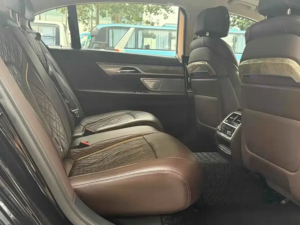 BMW 7 Series 2021 из CN, фото 9