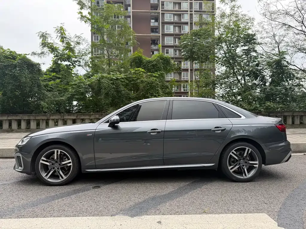 Audi A4L 2021 из CN, фото 2