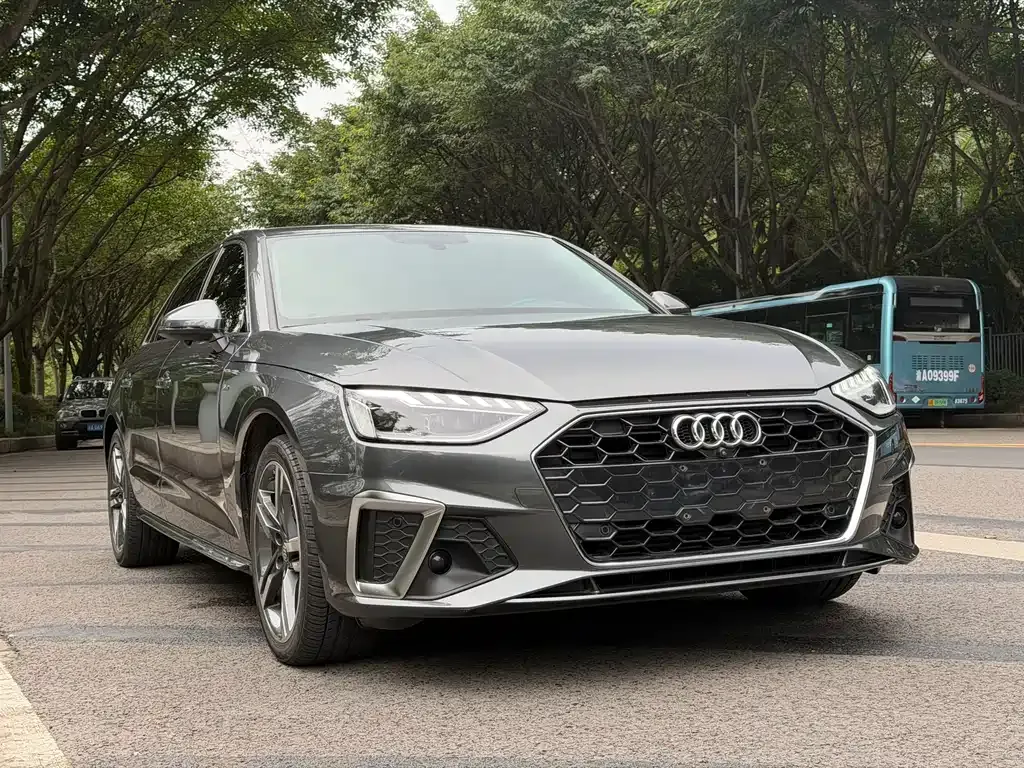 Audi A4L 2021 из CN, фото 6