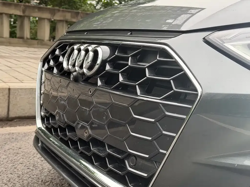 Audi A4L 2021 из CN, фото 9