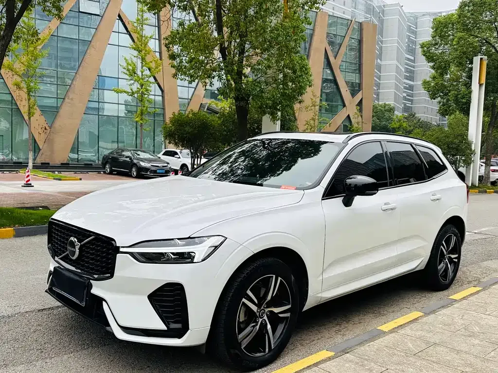 Volvo XC60 2022 из CN, фото 1