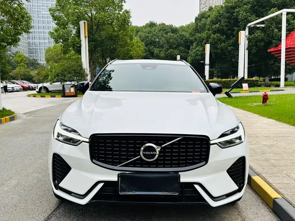 Volvo XC60 2022 из CN, фото 2