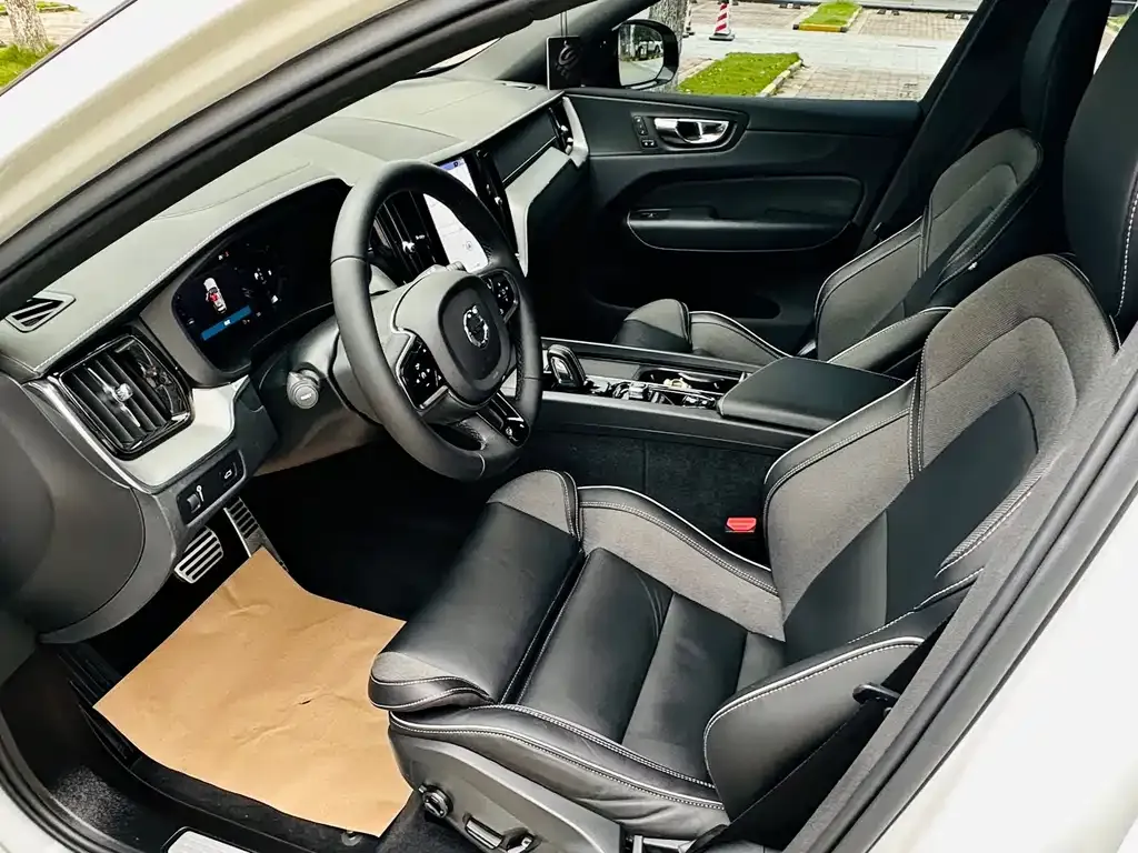Volvo XC60 2022 из CN, фото 7
