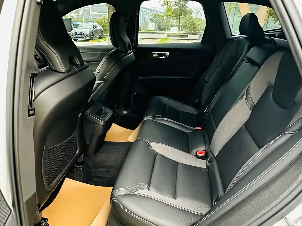 Volvo XC60 2022 из CN, фото 8