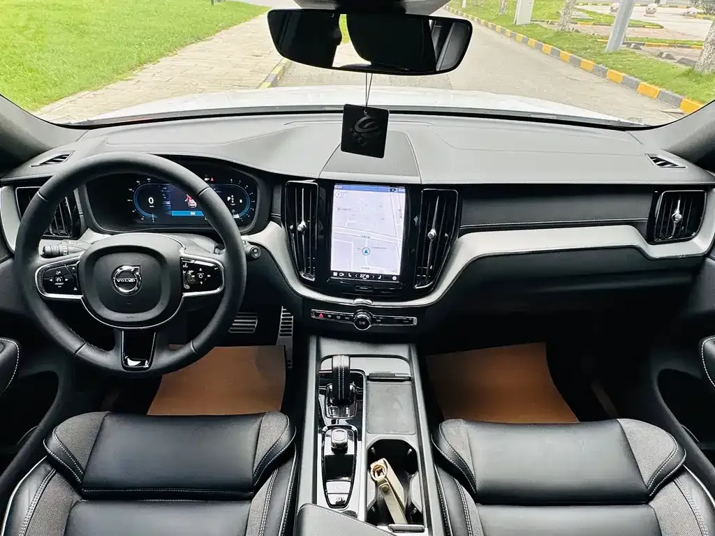 Volvo XC60 2022 из CN, фото 9