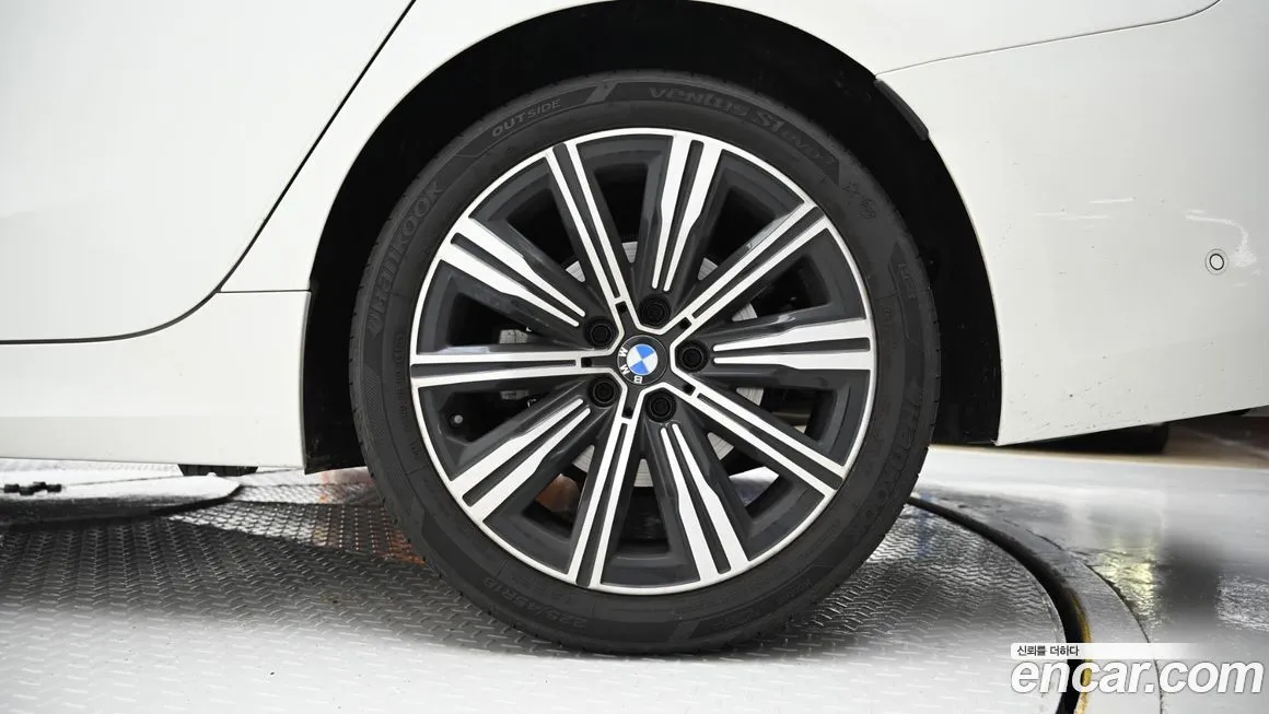 BMW 3-Series 2025 из KR, фото 5