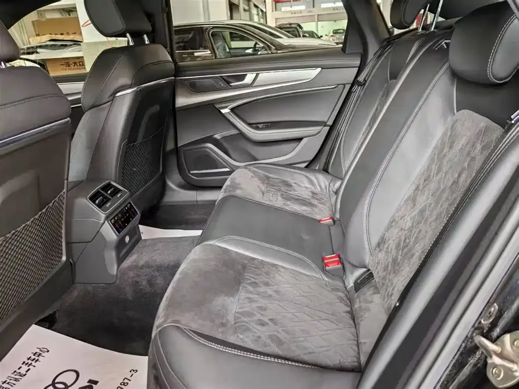 Audi A6L 2021 из CN, фото 10