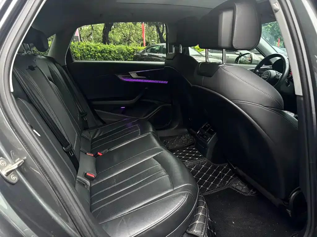 Audi A4L 2021 из CN, фото 7